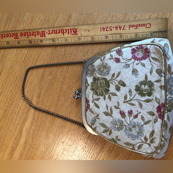 Vintage Floral Tapestry Handbag - Picture 4 of 7